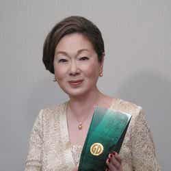 「ベスト・演歌/歌謡曲・アーティスト」を受賞した由紀さおり