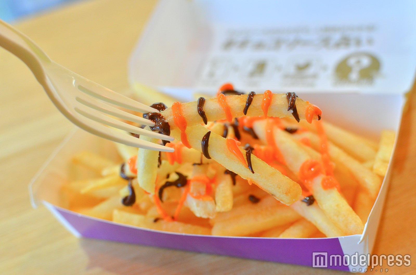 ハロウィンカラーのポテトに（C）モデルプレス