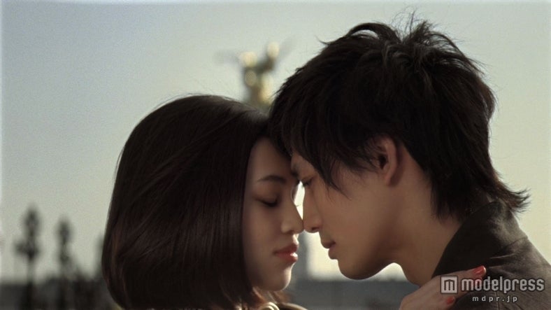 水原希子、安藤政信／資生堂「TSUBAKI」ヘッドスパ新CMより