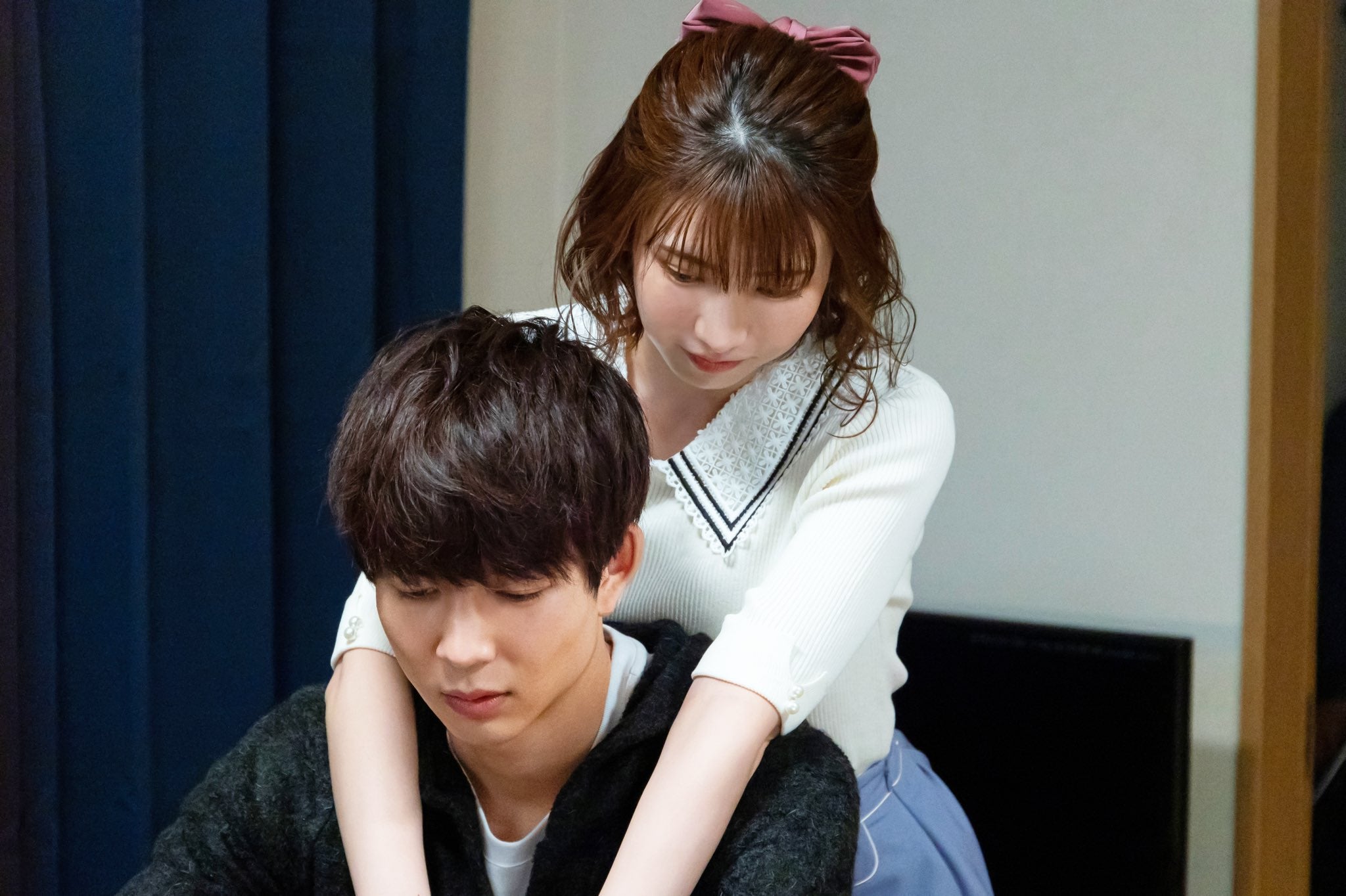 えなこの“たまらなく可愛い”バックハグショットに反響「羨ましい」「どういう展開？！」