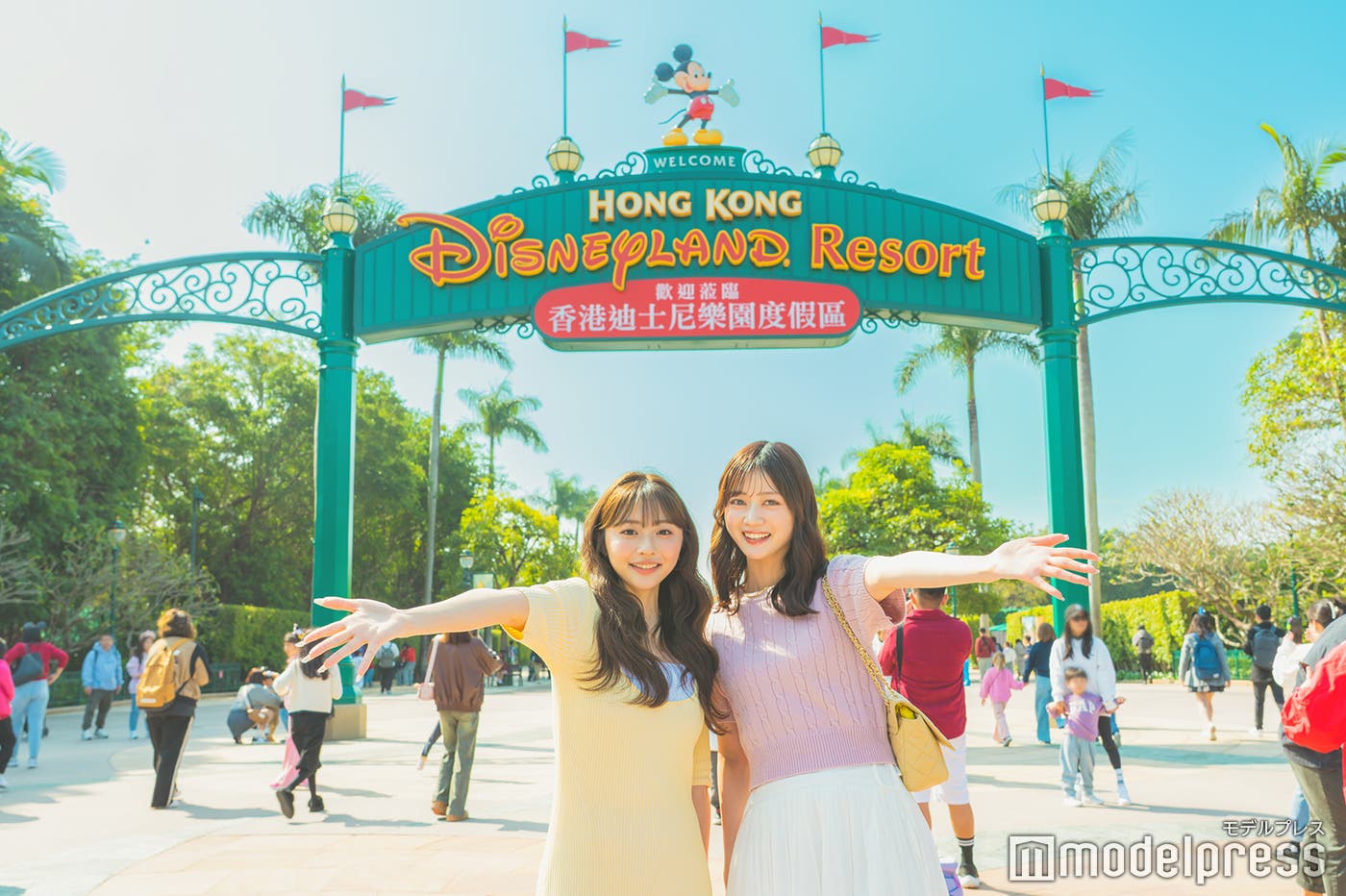 香港ディズニーランド・ウェルカムアーチ/モデル:わかな、かなみん(C)モデルプレス