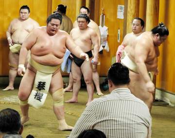 琴桜は大の里に4勝16敗も内容に手応え 師匠も評価「伸び悩みを断ち切るためには」