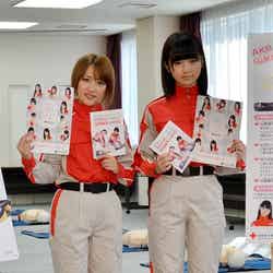 「AKB48と一緒にAED講習会に参加しよう！イベント」に出席した高橋みなみ（左）と島崎遥香（右）