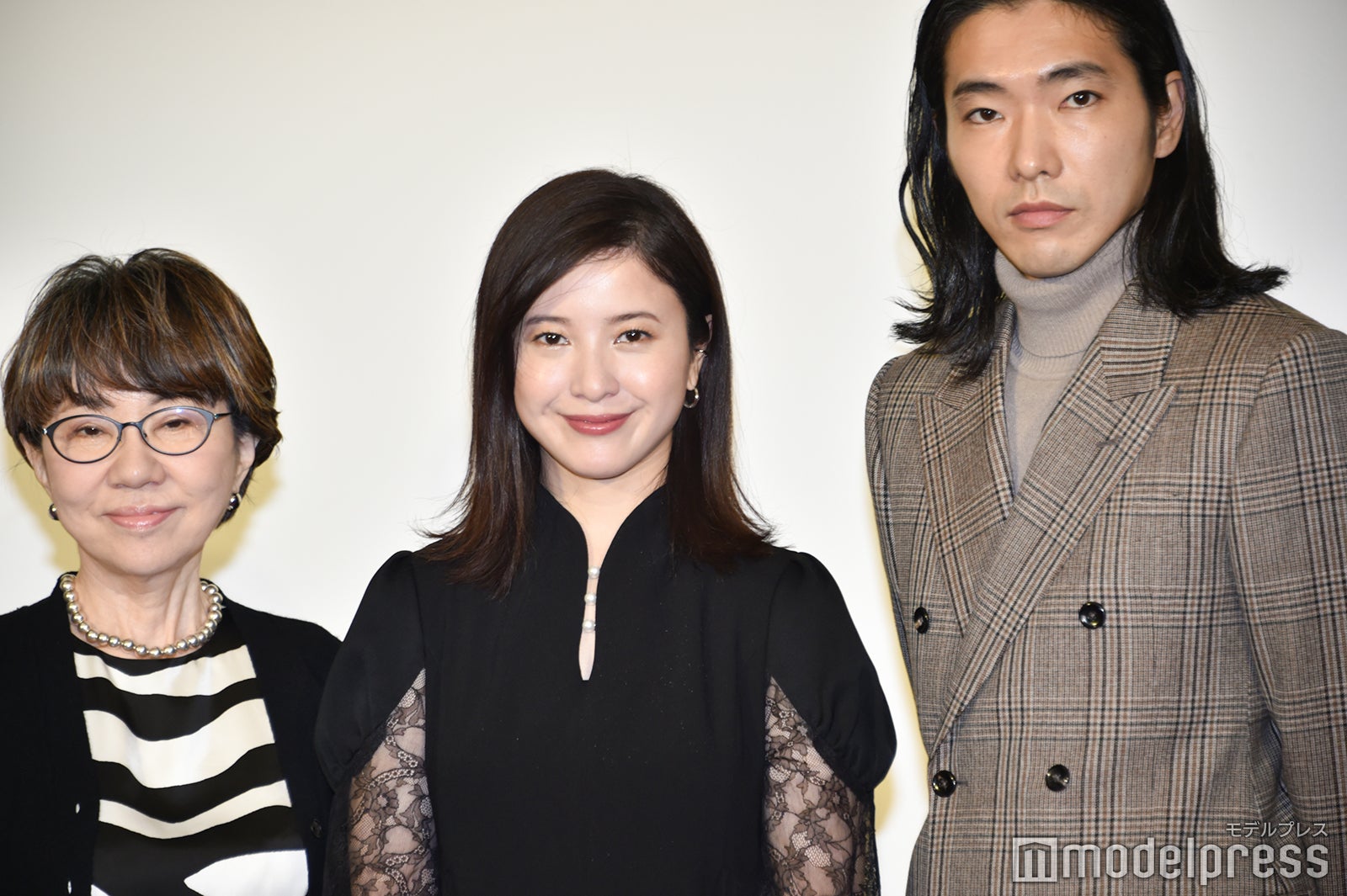 大石静、吉高由里子、柄本佑（C）モデルプレス