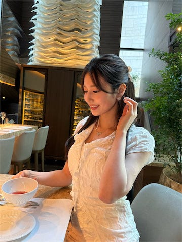 阿部なつきが夏コーデを披露、すっぴん風メイクで魅せる「令和の峰不二子」スタイル