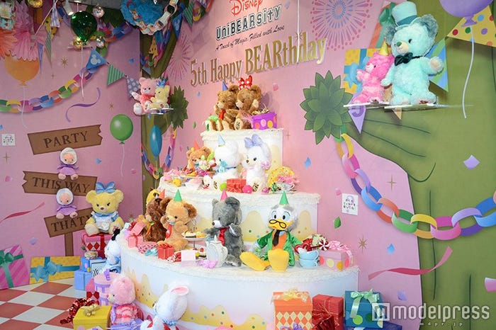 「鏡の世界」の“BEARthday Party”(C)モデルプレス/(C)Disney