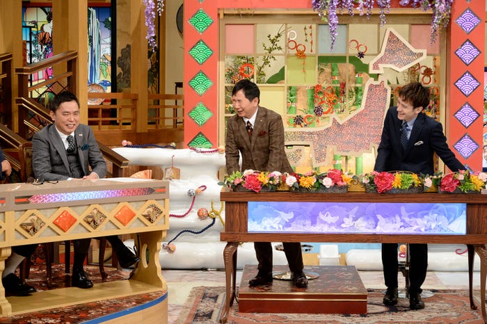 爆笑問題とウエンツ瑛士(C)テレビ朝日