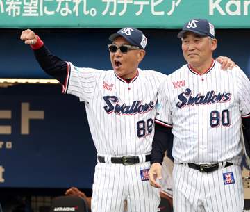 ヤクルトが歴史的大逆転勝利！開幕3カード連続勝ち越しの快進撃！5点を追う七回に1死も奪われず7得点の猛攻 同点打の長岡「チーム全員が勝ちに飢えてます」