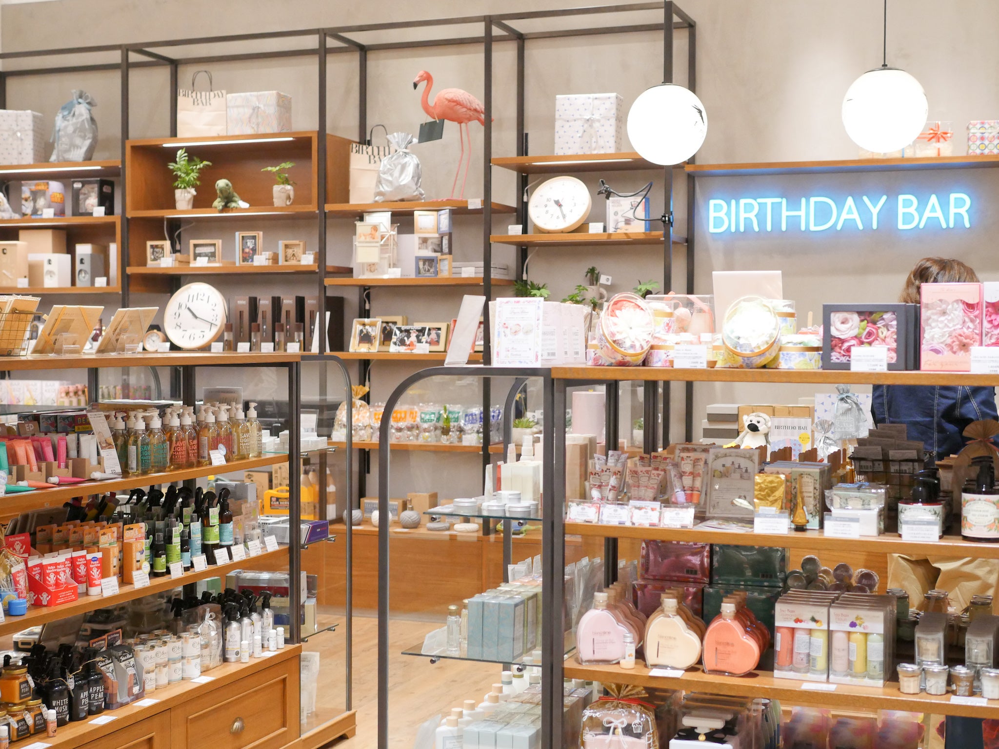 大切な人を思い浮かべてギフト探し（C）モデルプレス