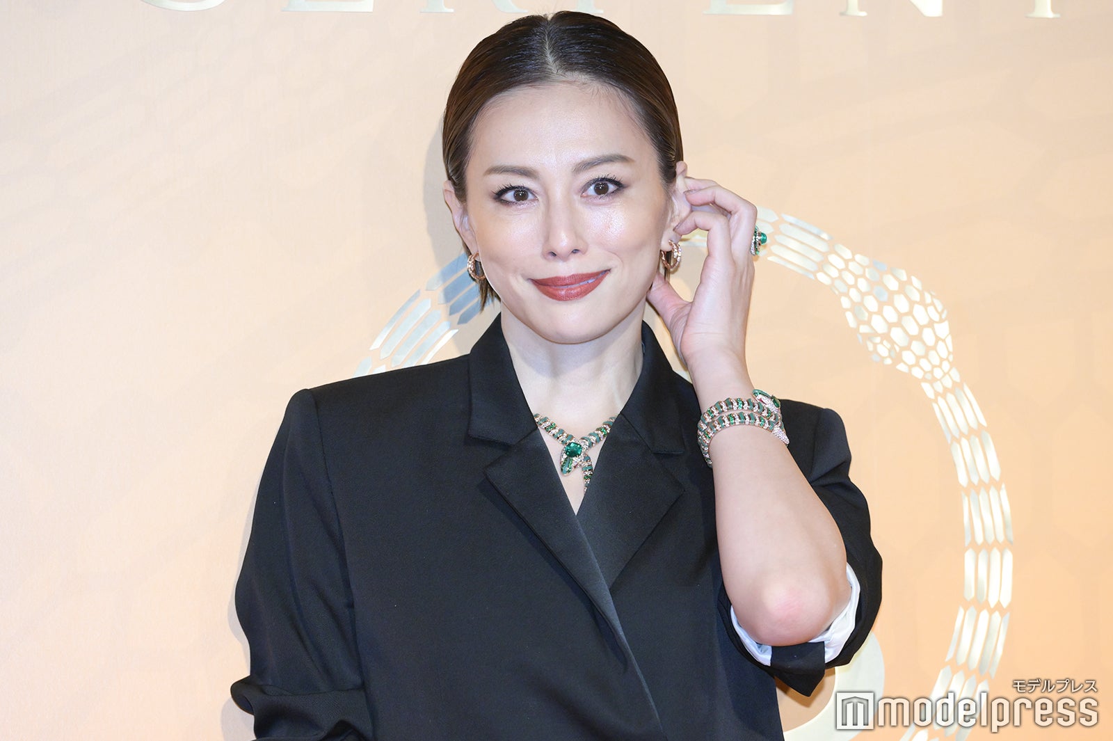 米倉涼子、人気俳優ロウンと韓国語で会話 2ショットに「いつか共演してほしい」「スタイル良すぎ」と反響 - モデルプレス