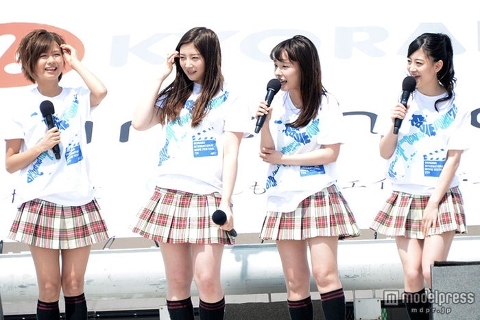 NMB48(左から)谷川愛梨、岸野里香、山田菜々、上西恵