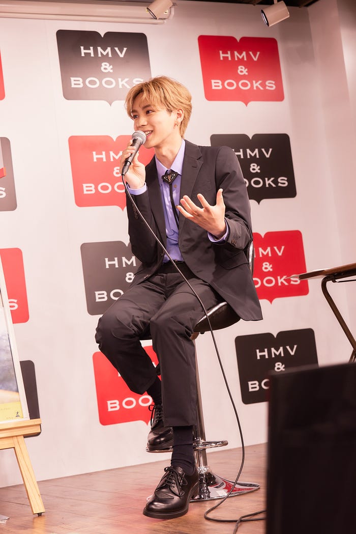 吉野北人1st写真集「As i」トークイベントの様子(提供写真)