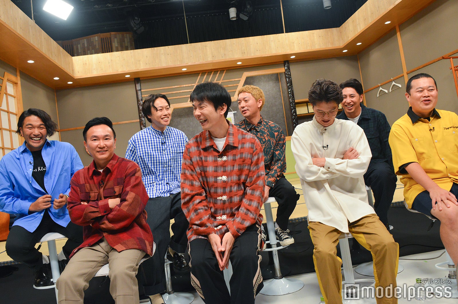 「ジョンソン」囲み取材の模様（C）モデルプレス