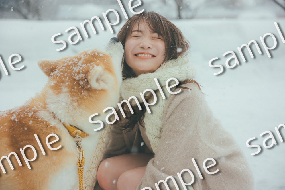 秋元真夏／イベント参加特典ステッカー「淡淡」撮影／東京祐