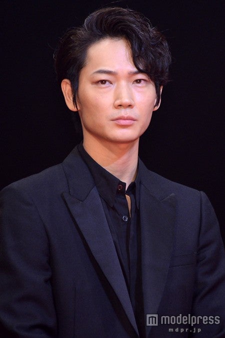 綾野剛は「憑依俳優」 本木雅弘＆堤幸彦監督が太鼓判