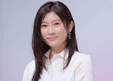篠原涼子53歳に 5年前離婚の元夫、24歳上人気俳優が隣で笑顔祝福 すっぴん？20代？衝撃の可愛さ