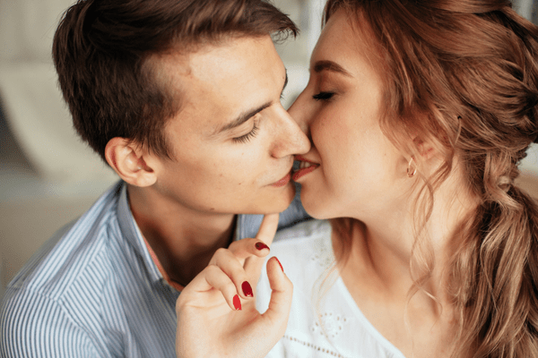 男がハマる 気持ちいいキス の特徴って モデルプレス