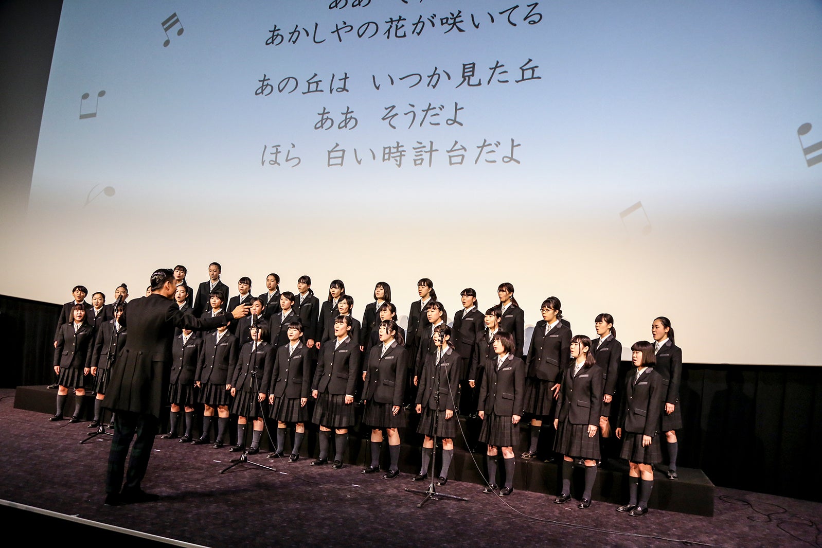 AKIRAが指揮に挑戦（C）2019映画「この道」製作委員会