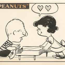 ピアノ越しのシュローダーへのルーシーの片想いを描いた原画（C）Peanuts Worldwide LLC