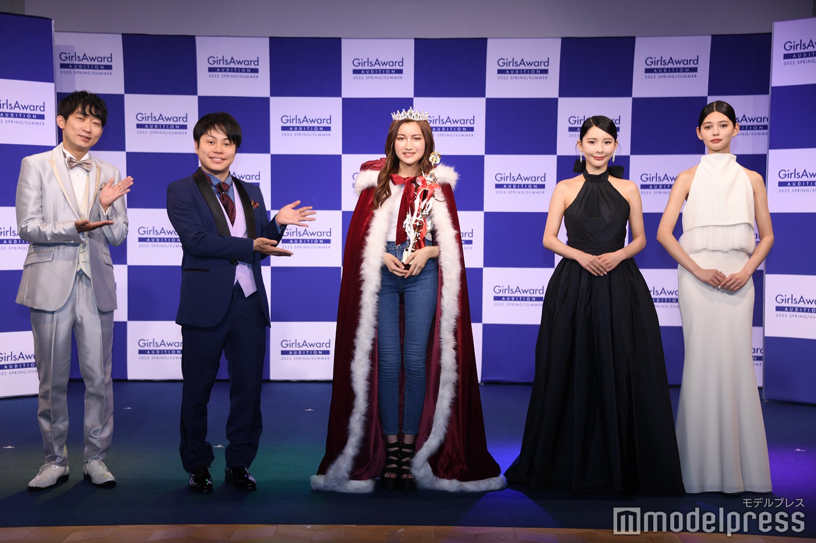 石田明、井上裕介、アシュトンすみれジャズミンさん、ミチ、愛花（C）モデルプレス