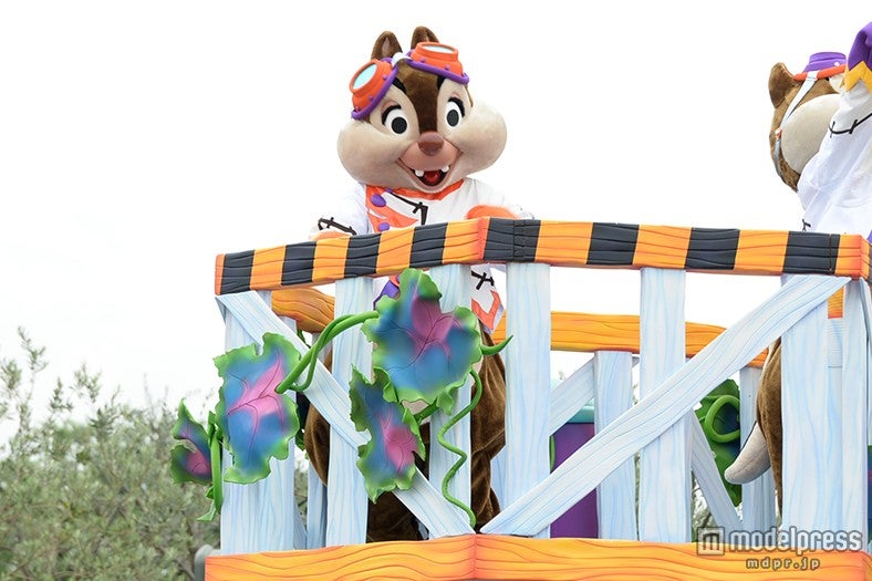 華やかなパレード「ハッピーハロウィーンハーベスト」／デール