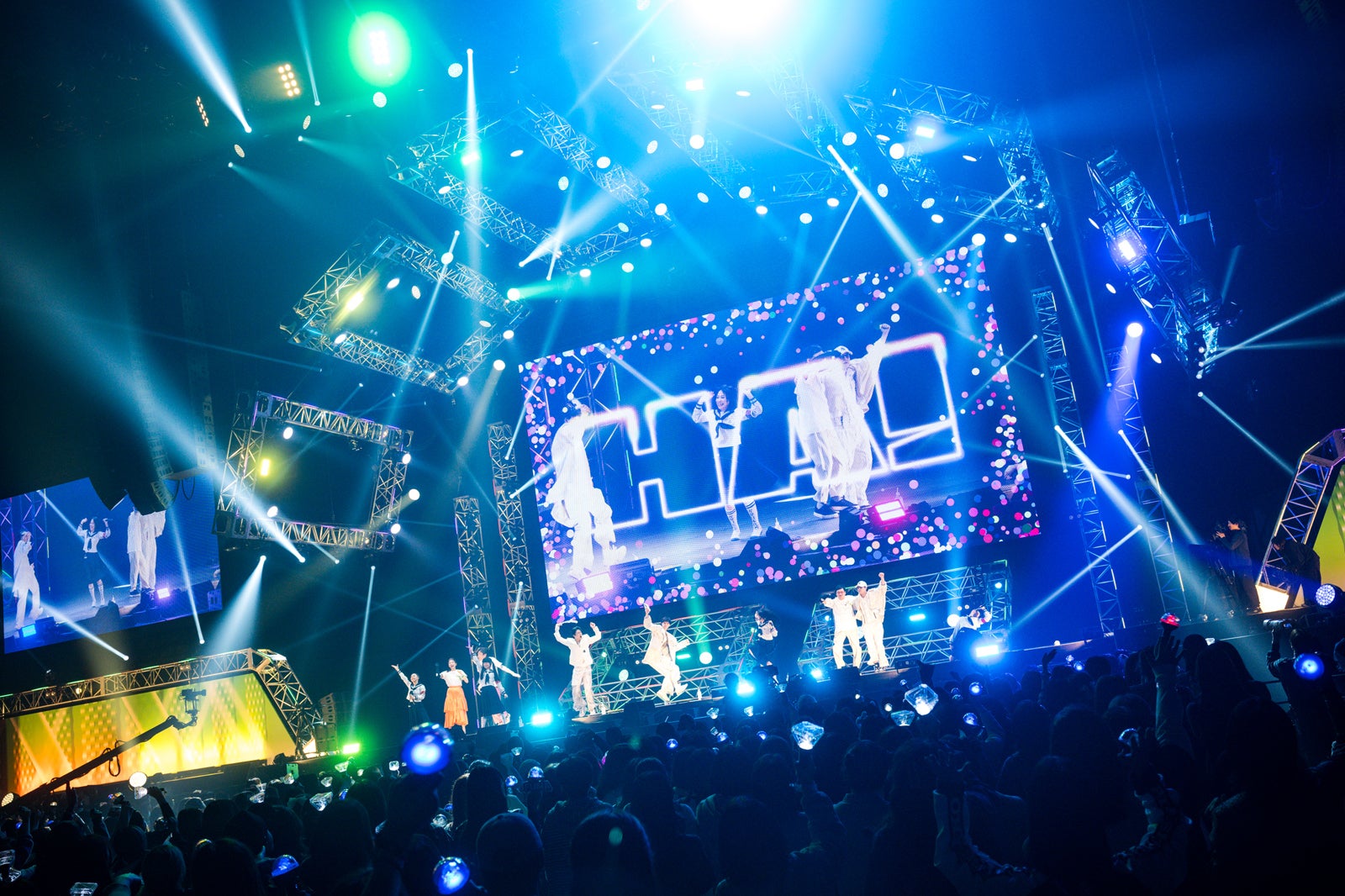 新しい学校のリーダーズ、FANTASTICS（C）ハタサトシ／高田梓／ヨシモリユウナ