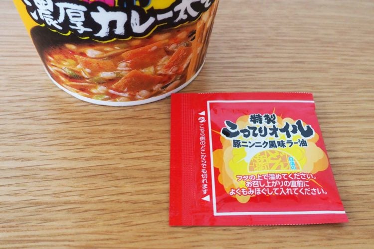 背脂風豚ニンニク濃厚カレー太そば