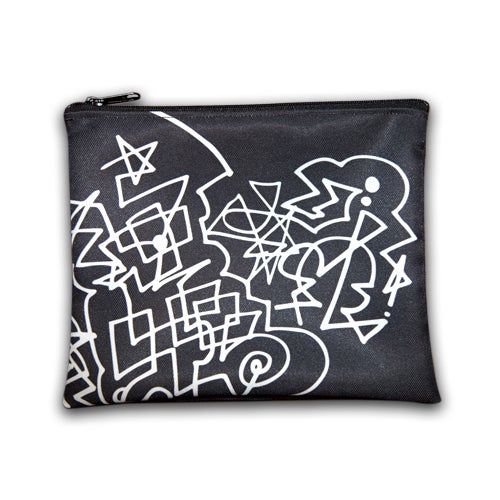 「玉城デザイングッズ」ポーチ／提供画像