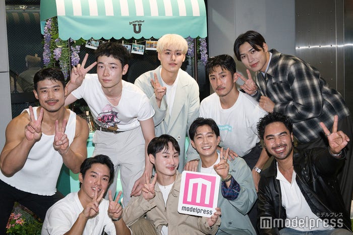 「ボーイフレンド」(後列)ユーサク、リョウタ、シュン、テホン、イクオ(前列)カズト、ゲンセイ、ダイ、アラン(C)モデルプレス