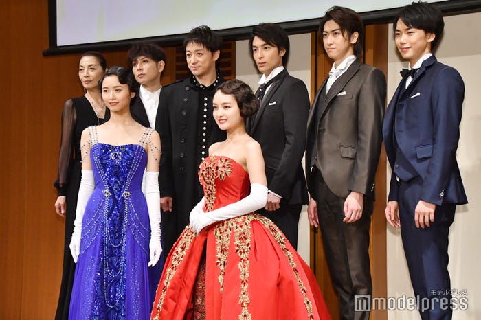 (前列左から)木下晴香、葵わかな(後列左から)麻実れい、堂珍嘉邦、山本耕史、海宝直人、相葉裕樹、内海啓貴(C)モデルプレス