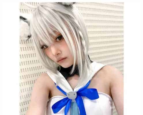“太眉カット”話題の井上咲楽、肩出し×ホワイトヘアのコスプレ姿披露「別人みたい」「可愛すぎ」と反響