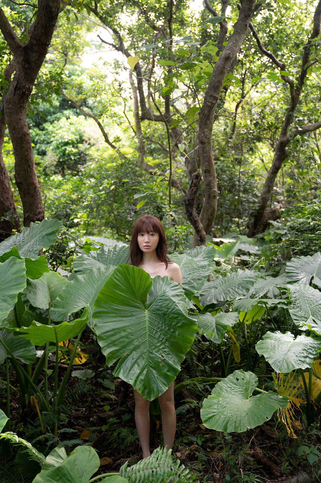 松本まりか 葉っぱブラ ランジェリー姿 変貌ぶりで魅せる写真集 Mm 発表 モデルプレス