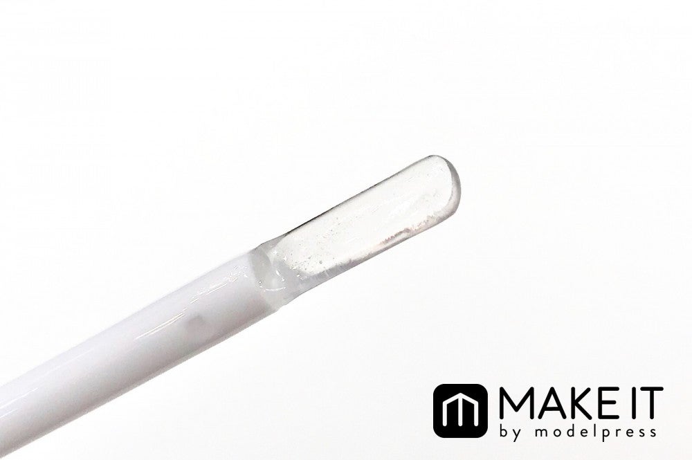 清潔に保つことができるプラスチック製スパチュラ (C)メイクイット