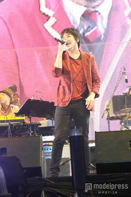 ライブパフォーマンスをしたスキマスイッチ