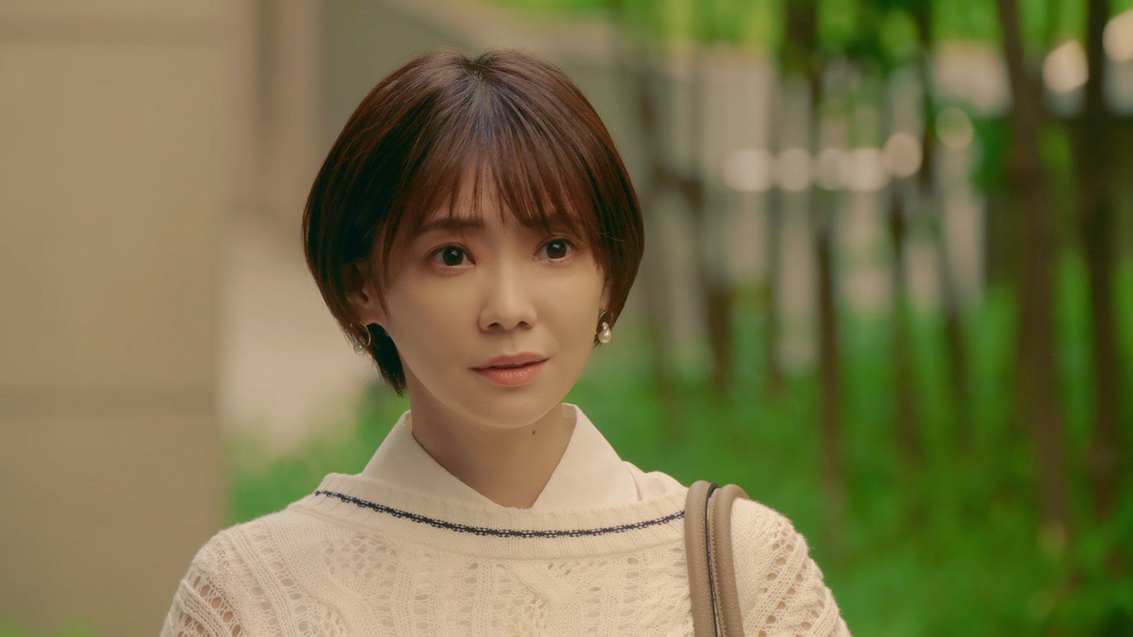 倉科カナ（C）「隣の男はよく食べる」製作委員会