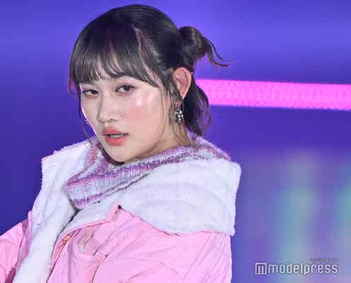 元アンジュルム佐々木莉佳子、ツインお団子が可愛い ピンクファッションで魅せる【GirlsAward 2024AW】