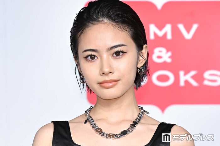 「御上先生」で話題・安斉星来、赤髪イメチェンで雰囲気ガラリ「圧倒的オーラ」「美しすぎる」と絶賛の声