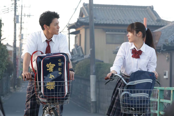 眞栄田郷敦、広瀬アリス「366日」第1話より(C)フジテレビ