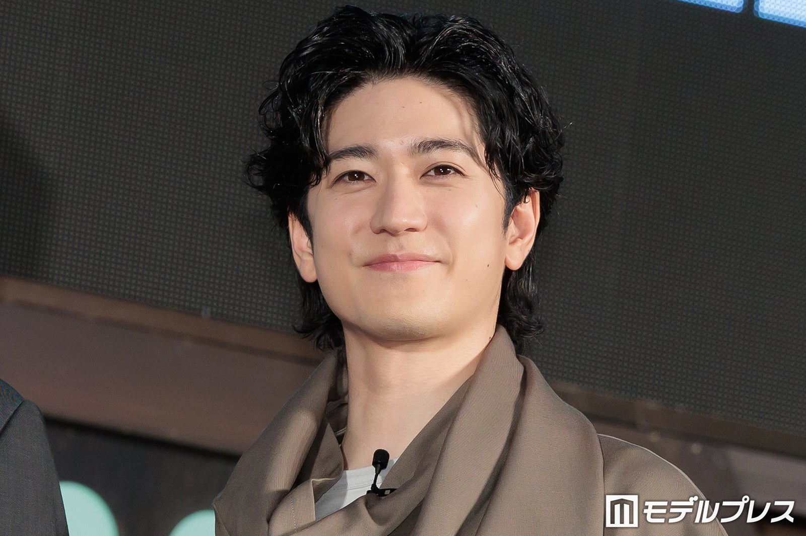 中島裕翔、新木優子と結婚後初の公の場「スター・ウォーズ」ジャパンプレミアで登壇者と英語で挨拶