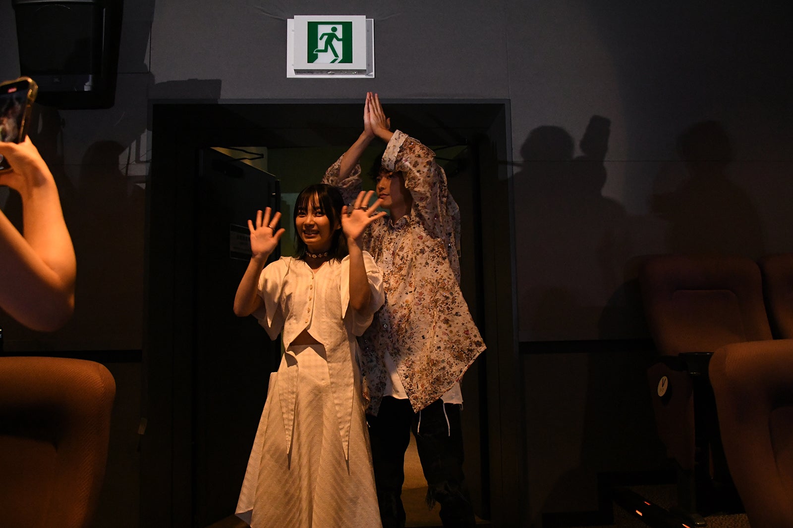 笑顔で降壇する宮崎優、佐藤健「グラスハート体感上映会」／Netflixシリーズ「グラスハート」 7月31日（木）よりNetflixにて世界独占配信（提供写真）