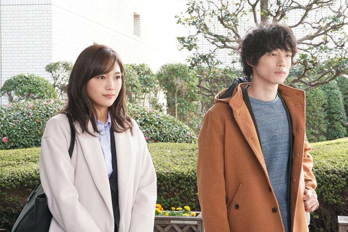 川口春奈、坂口健太郎/「イノセンス~冤罪弁護士~」第2話より(C)日本テレビ