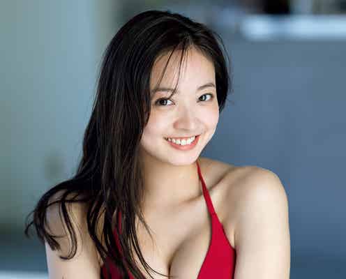 2代目“日本一美しい20代”川瀬莉子、初グラビアで美バスト魅せる