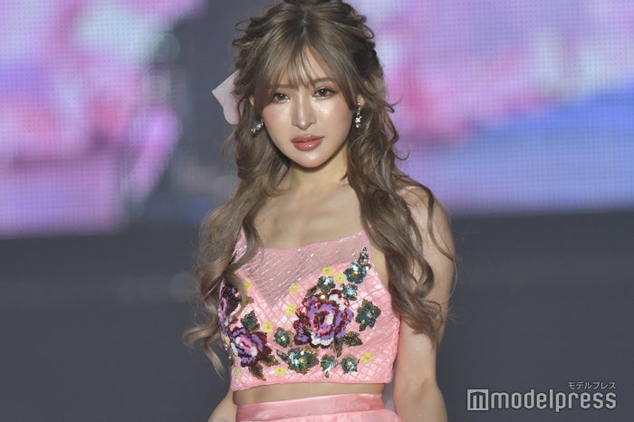 最強腹筋美女 ゆんころ 輝く素肌に釘付け 堂々ランウェイで圧巻オーラ 関コレ21s S モデルプレス 最強腹筋美女 ゆんころ 輝く素肌に釘付け 堂々ランウェイで圧巻オーラ 関コレ21s S モデルプレス