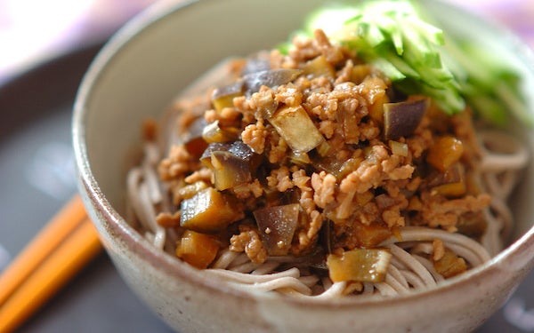 大晦日にパワーアップできる、濃厚なナスと肉みその和えそば