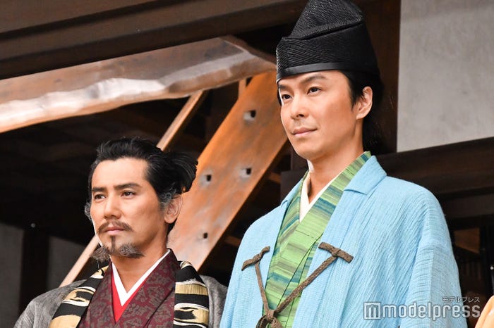 本木雅弘、長谷川博己 (C)モデルプレス