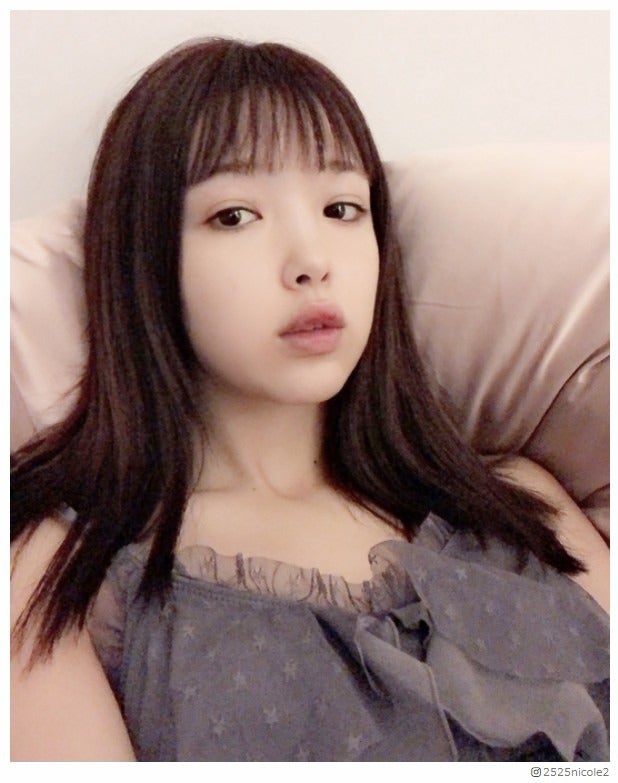 藤田ニコル、素肌チラ見せパジャマ姿が色っぽい