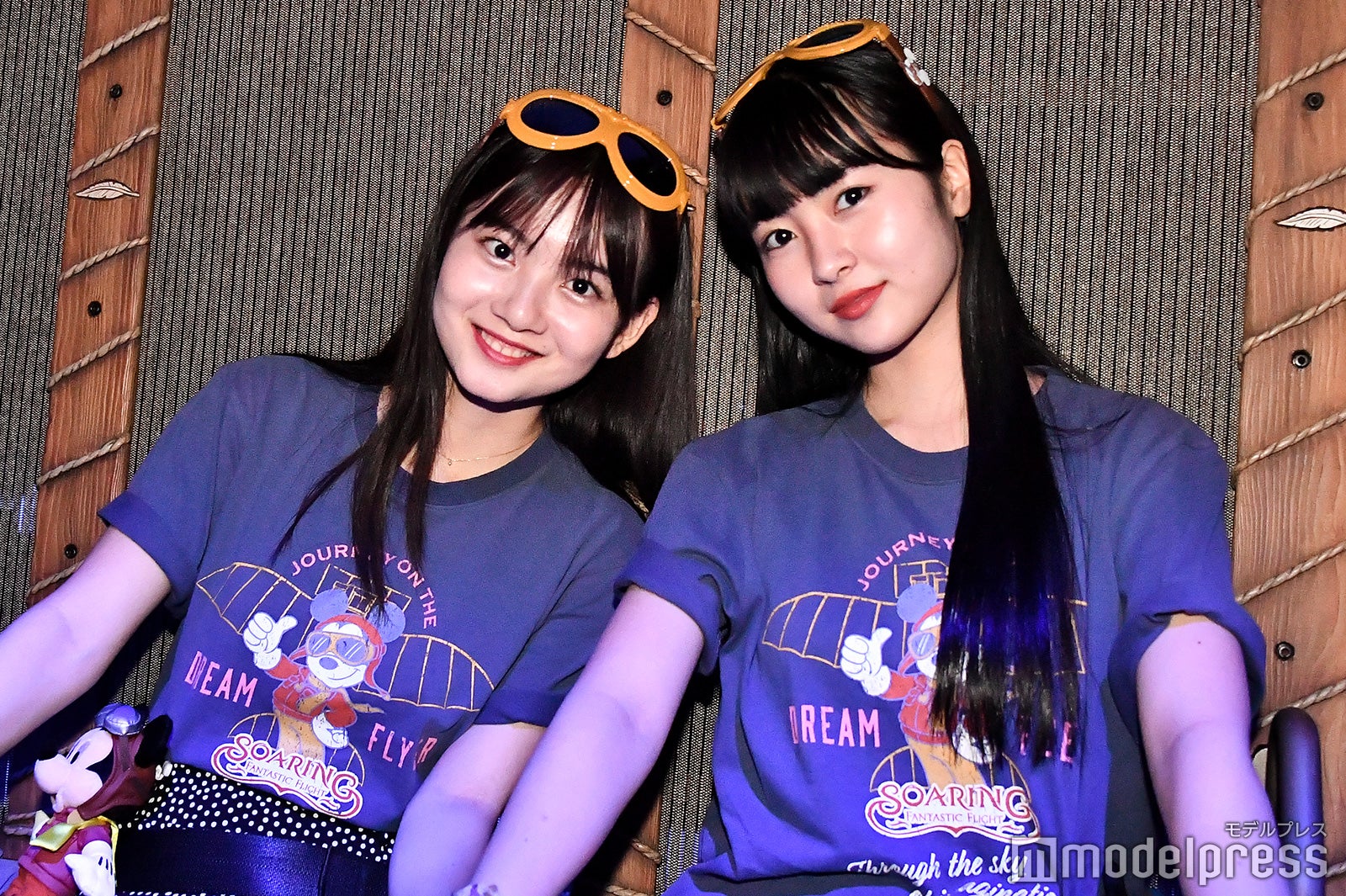 「ソアリン：ファンタスティック・フライト」乗車イメージ／モデル：青山舞莉、寺沢美玲（C）モデルプレス（C）Disney