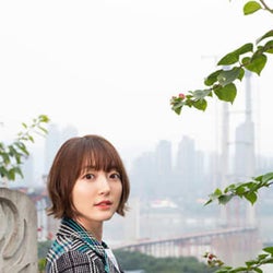 花澤香菜が30歳の節目に中国で撮り下ろした写真集を発売!「すてきな旅を一緒に味わっていただけたらうれしいです」