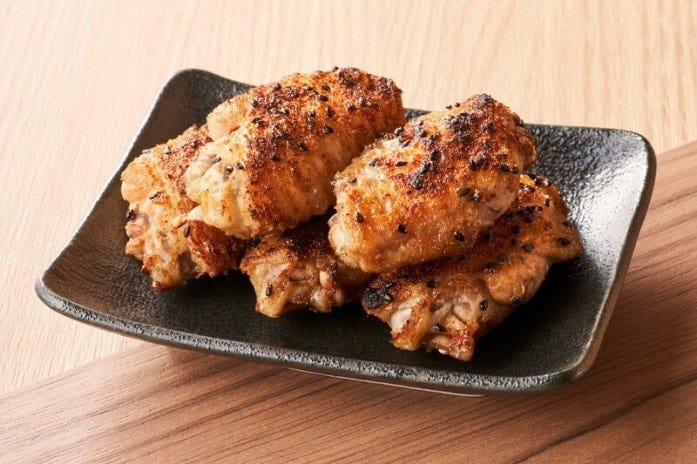 スパイシーな手羽先「トーフェイチキン」などサイドメニューも充実