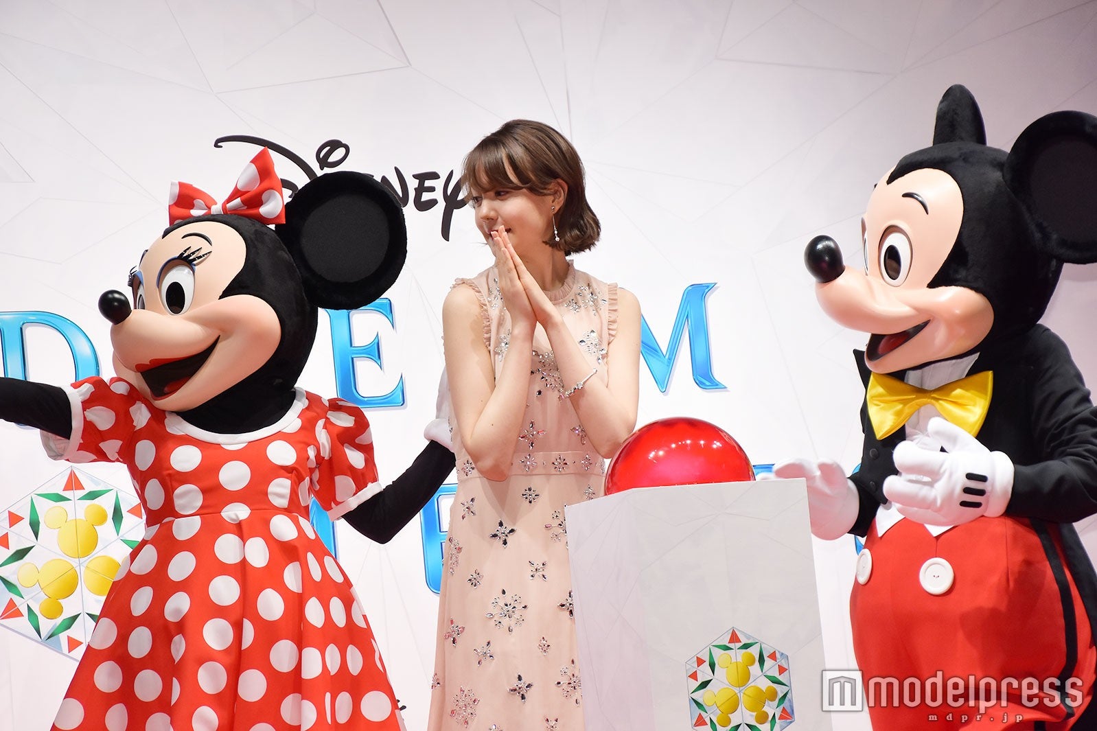 ミニーマウス、トリンドル玲奈、ミッキーマウス （C）モデルプレス